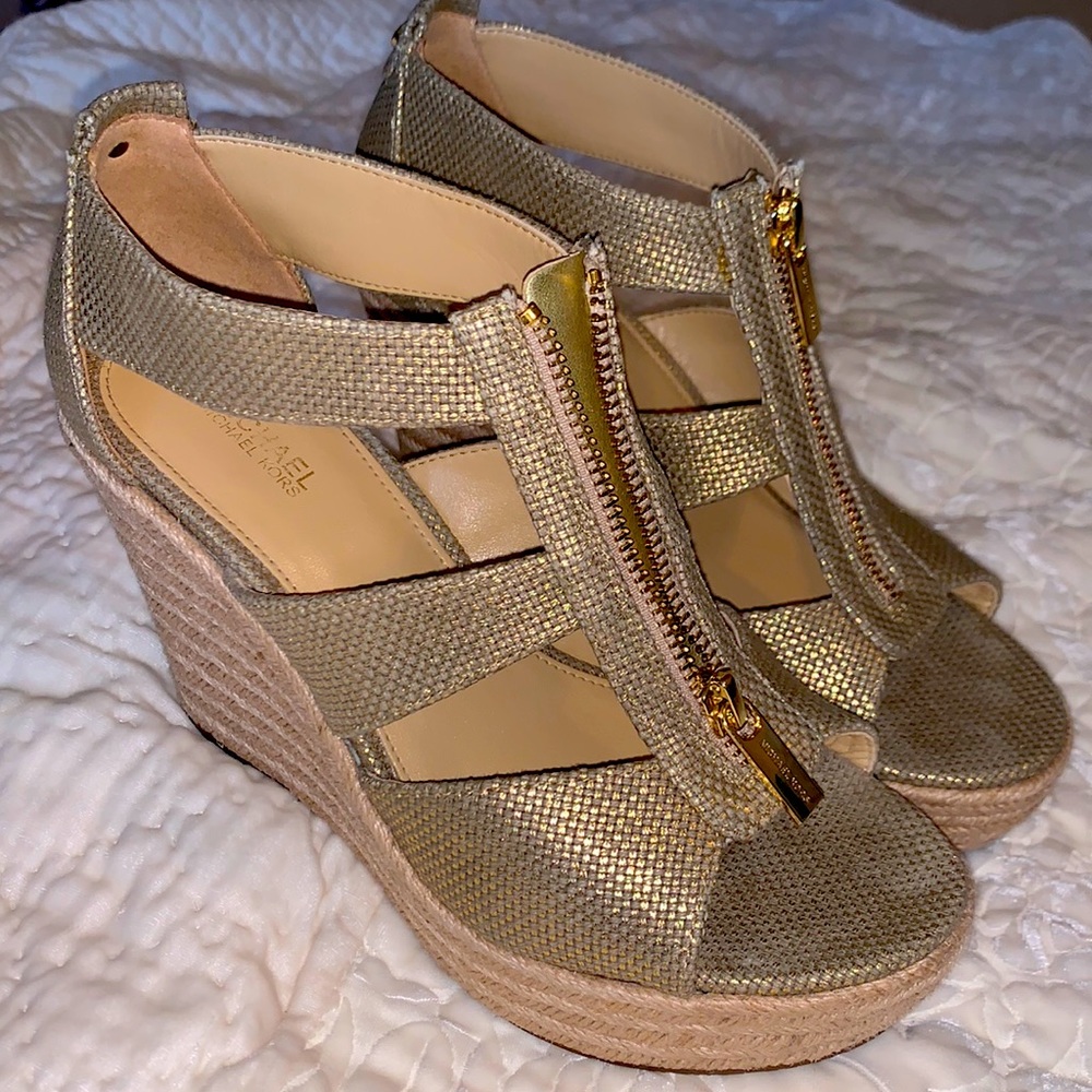 Michael Michael Kors gold fabric wedge size 7